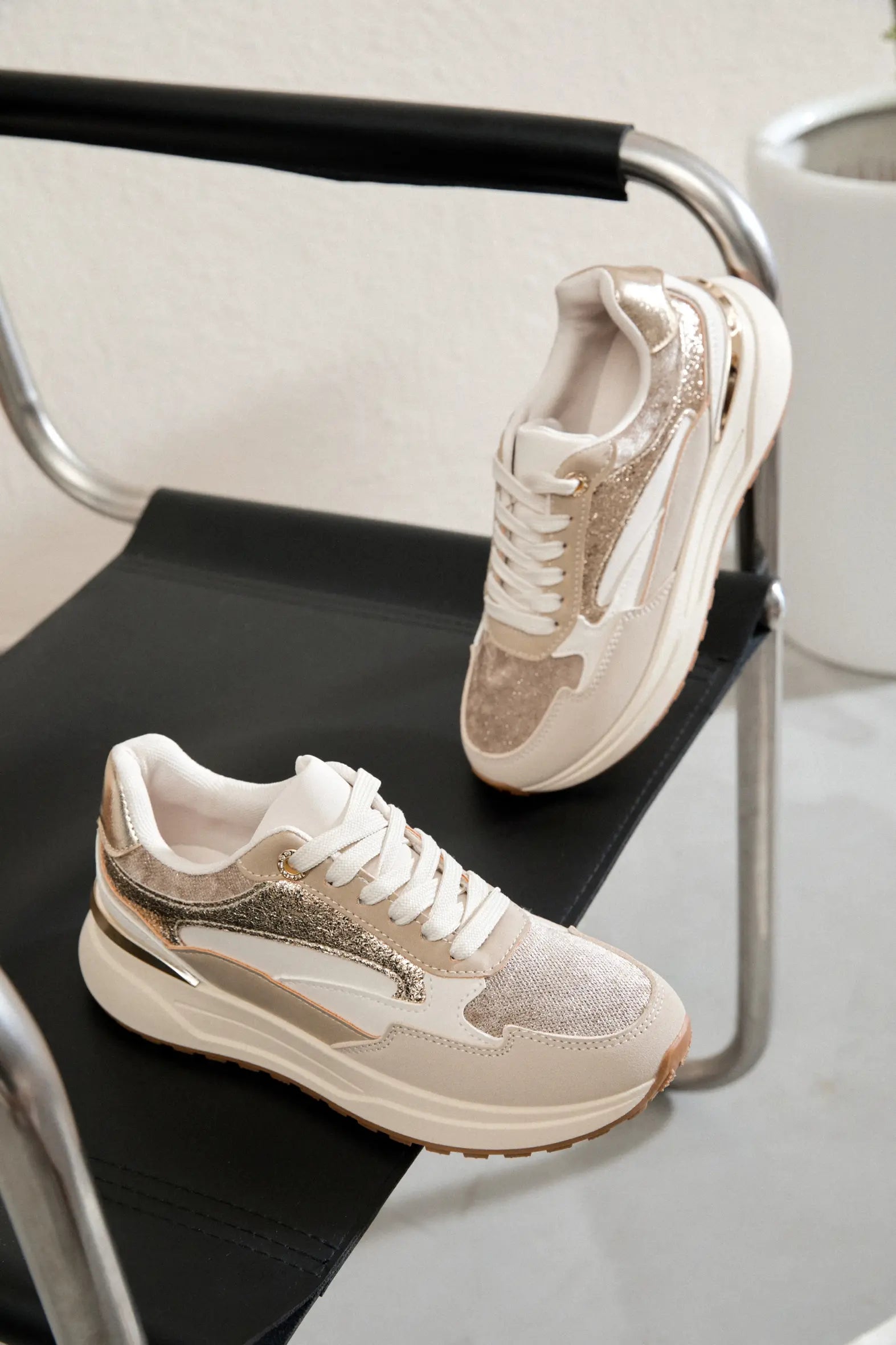 SNEAKERS CHUNKY BEIGE ET DORÉES FEMME STYLE TENDANCE - Casualmode.fr