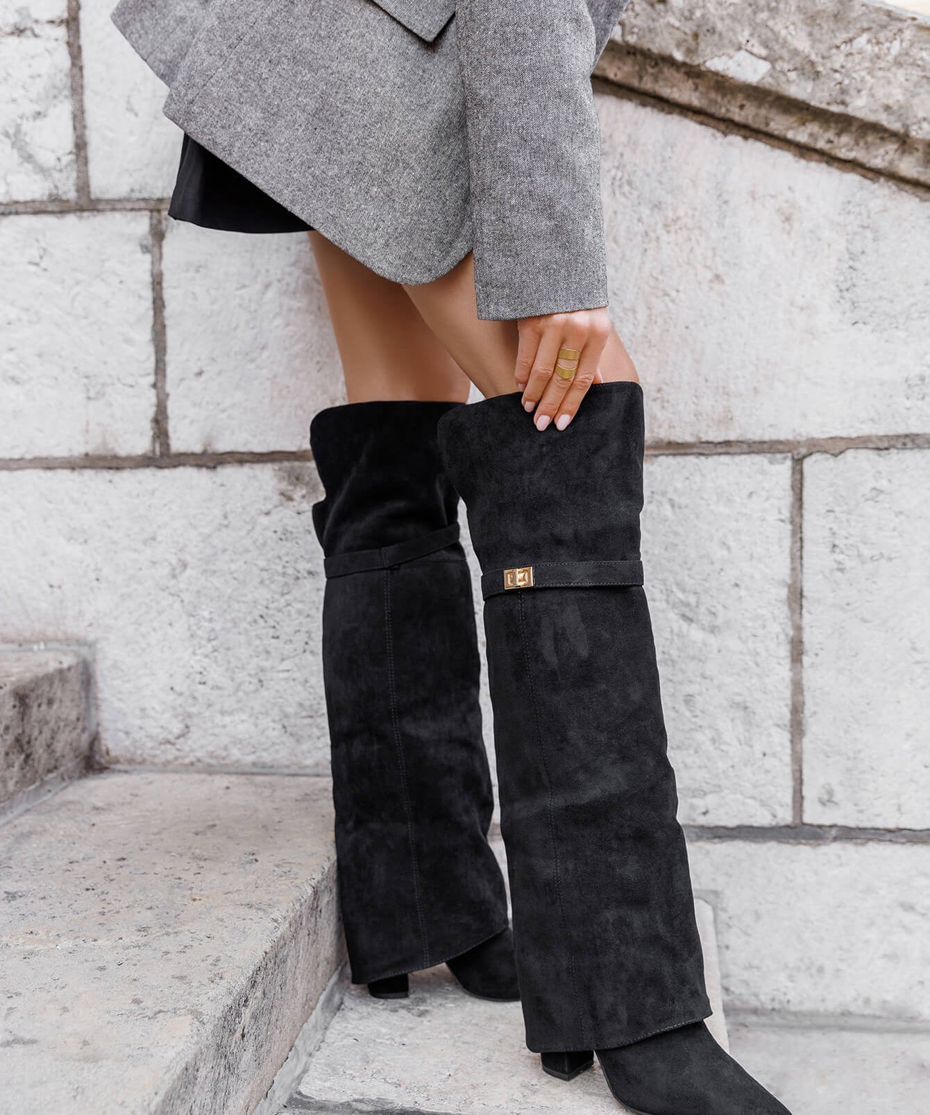 BOTTES NOIRES HAUTES ÉLÉGANCE – TALON CARRÉ - Casualmode.fr