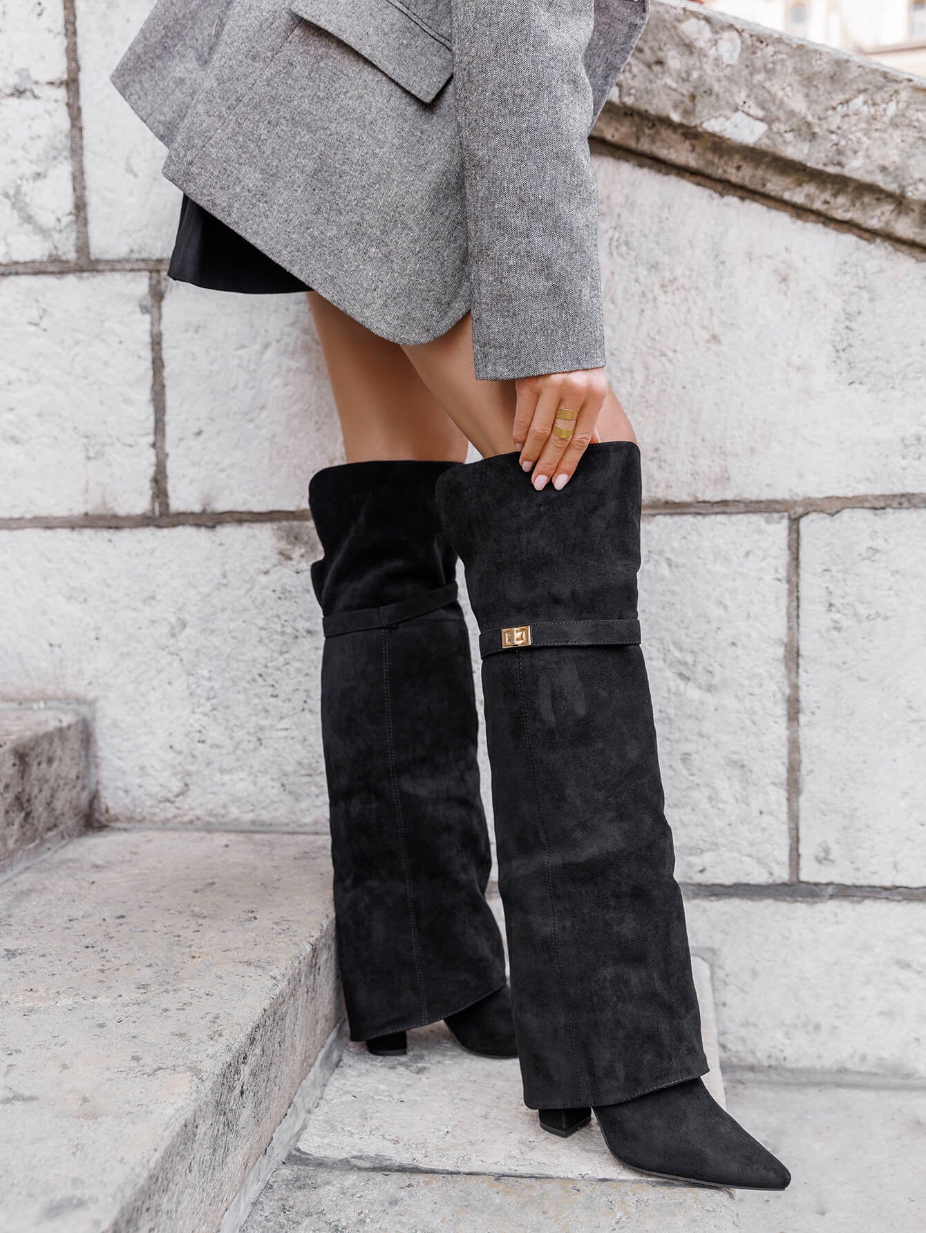 BOTTES NOIRES HAUTES ÉLÉGANCE – TALON CARRÉ - Casualmode.fr