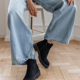 BOTTINES CHELSEA NOIRES EN SUÉDINE AVEC SEMELLE CRANTÉE - Casualmode.fr