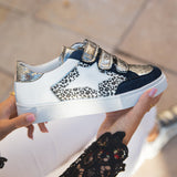 BASKETS FEMME ARGENTÉES ET BLEUES IMPRIMÉ LÉOPARD - Casualmode.fr