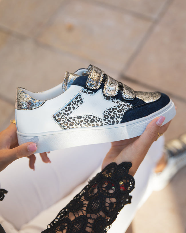 BASKETS FEMME ARGENTÉES ET BLEUES IMPRIMÉ LÉOPARD - Casualmode.fr