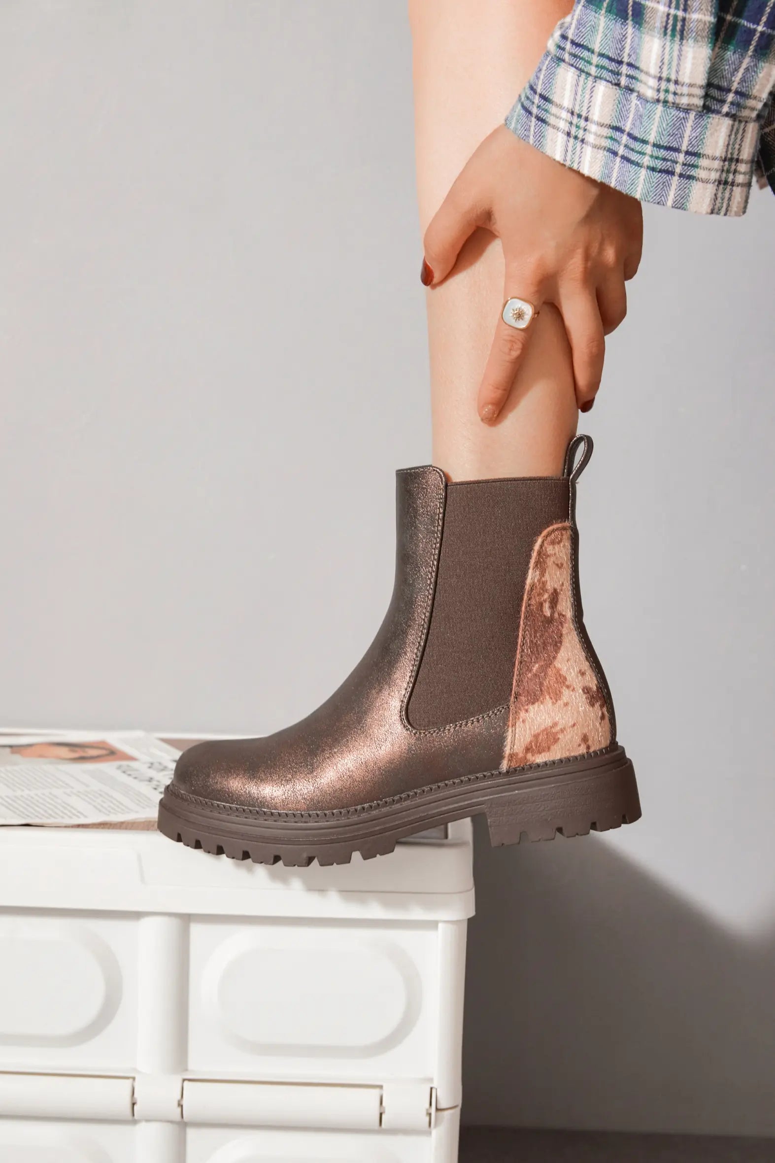 BOTTINES CHELSEA MARRON – DÉTAIL LÉOPARD - Casualmode.fr