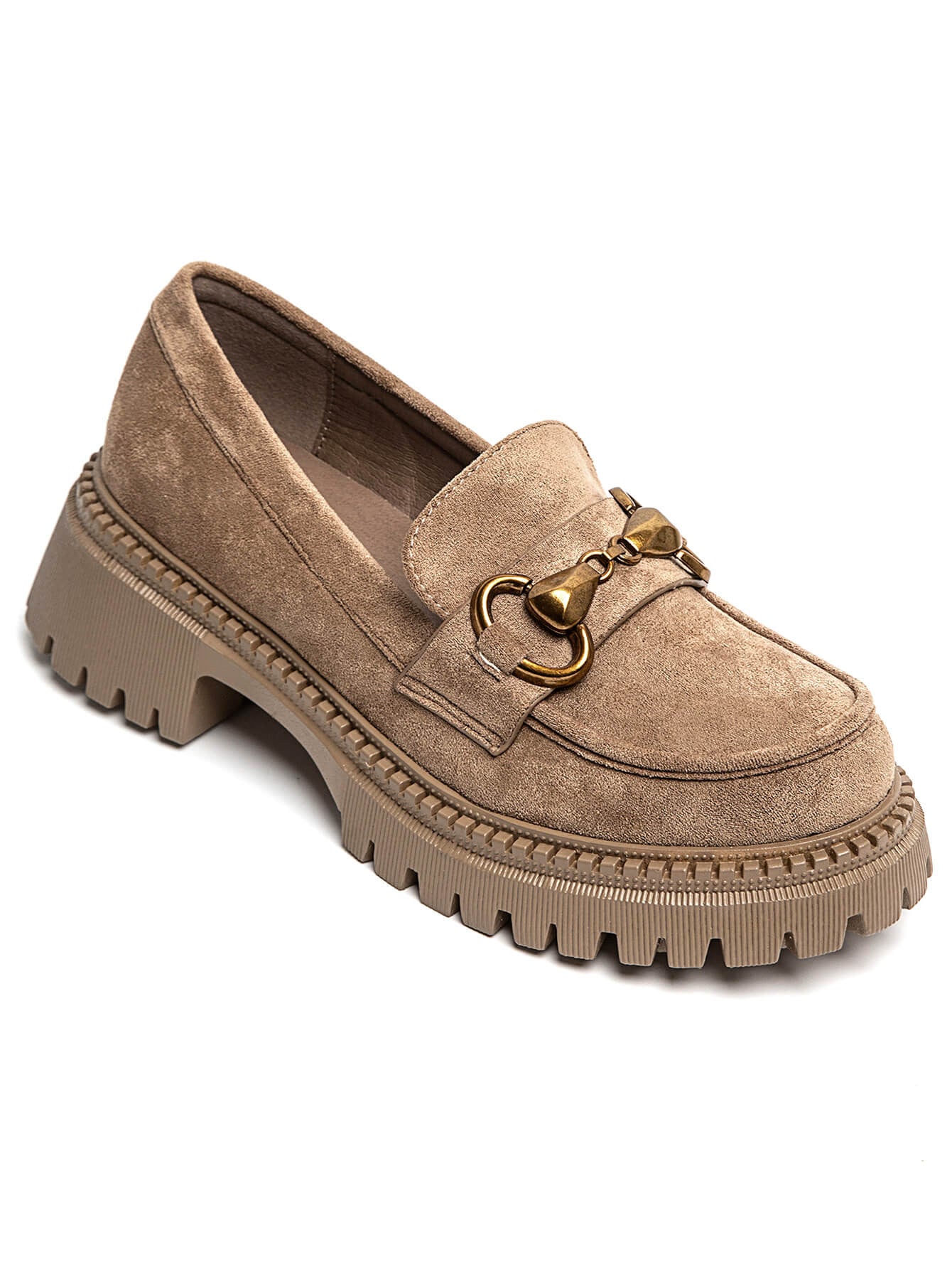 MOCASSINS BEIGE EN SUÉDINE AVEC SEMELLE CRANTÉE ET DÉTAIL MÉTALLIQUE - Casualmode.fr