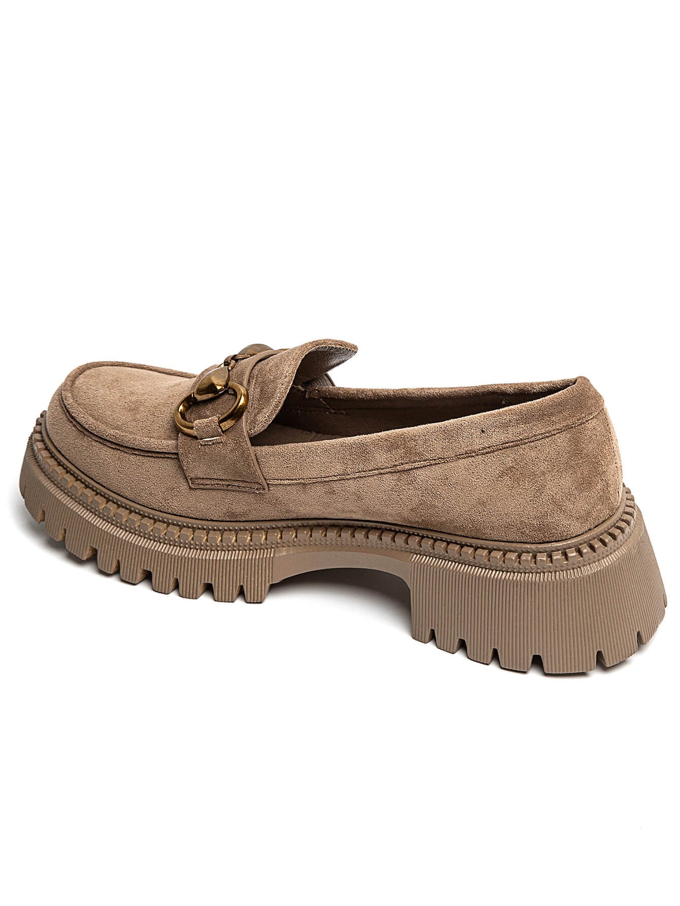 MOCASSINS BEIGE EN SUÉDINE AVEC SEMELLE CRANTÉE ET DÉTAIL MÉTALLIQUE - Casualmode.fr