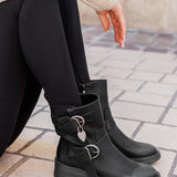 BOTTINES NOIRES BIKER – DÉTAILS CŒUR MÉTALLIQUE - Casualmode.fr