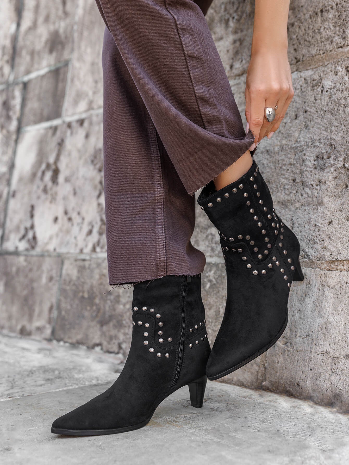 BOTTINES NOIRES À CLOUS – STYLE ROCK CHIC - Casualmode.fr