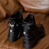 CHELSEA BOOTS NOIRES À SEMELLE CRANTÉE ET NOEUD ARRIÈRE - Casualmode.fr