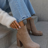 BOTTINES BEIGE À TALON ÉPAIS EN SUÉDINE - Casualmode.fr