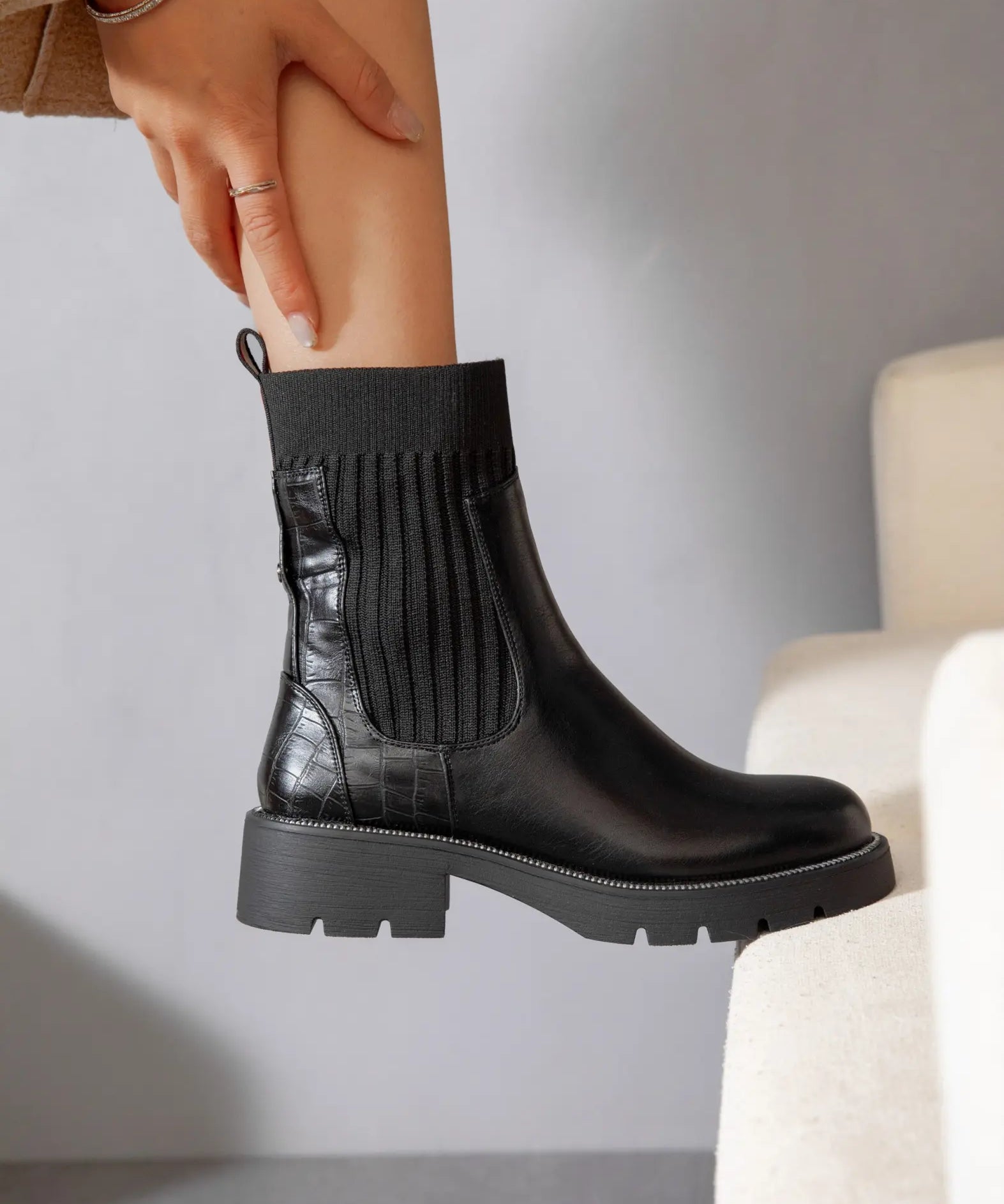 BOTTINES NOIRES FEMME STYLE CHELSEA AVEC TIGE ÉLASTIQUE - Casualmode.fr