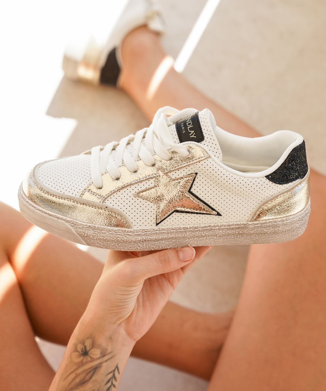 BASKETS FEMME BLANCHES ET DORÉES- ÉTOILE DORÉE - Casualmode.fr