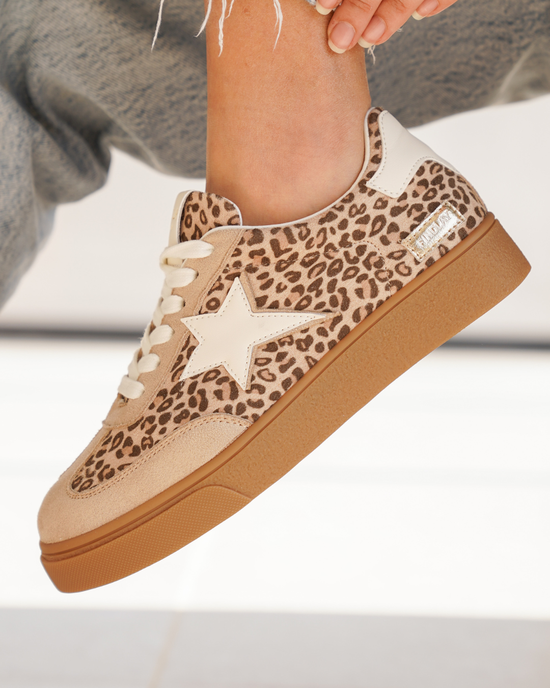 Basket femme semelle marron étoile léopard à lacets - Perrine - Casualmode.fr