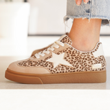 Basket femme semelle marron étoile léopard à lacets - Perrine - Casualmode.fr