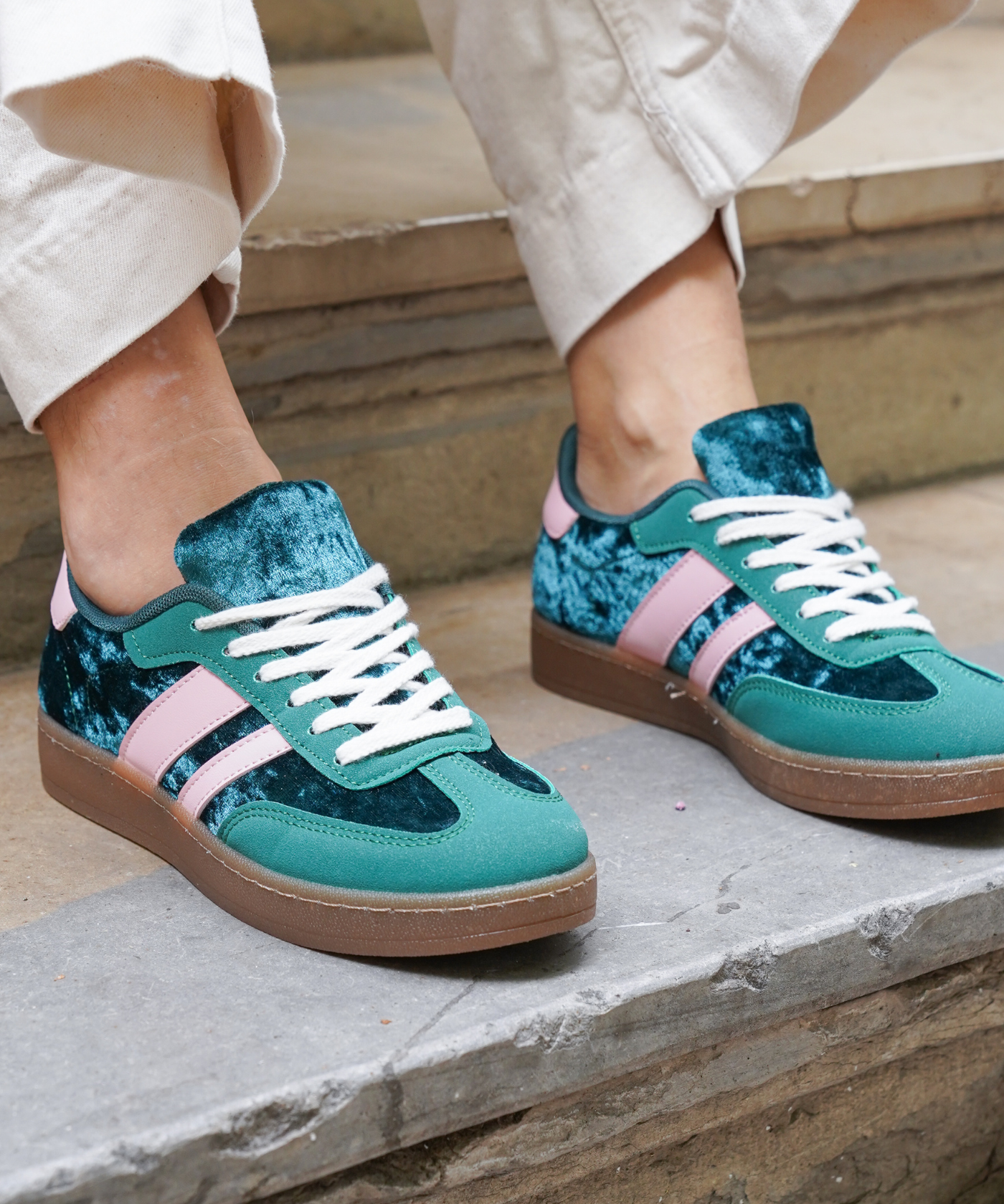 BASKETS VERTES ET ROSES A LACETS - Casualmode.fr