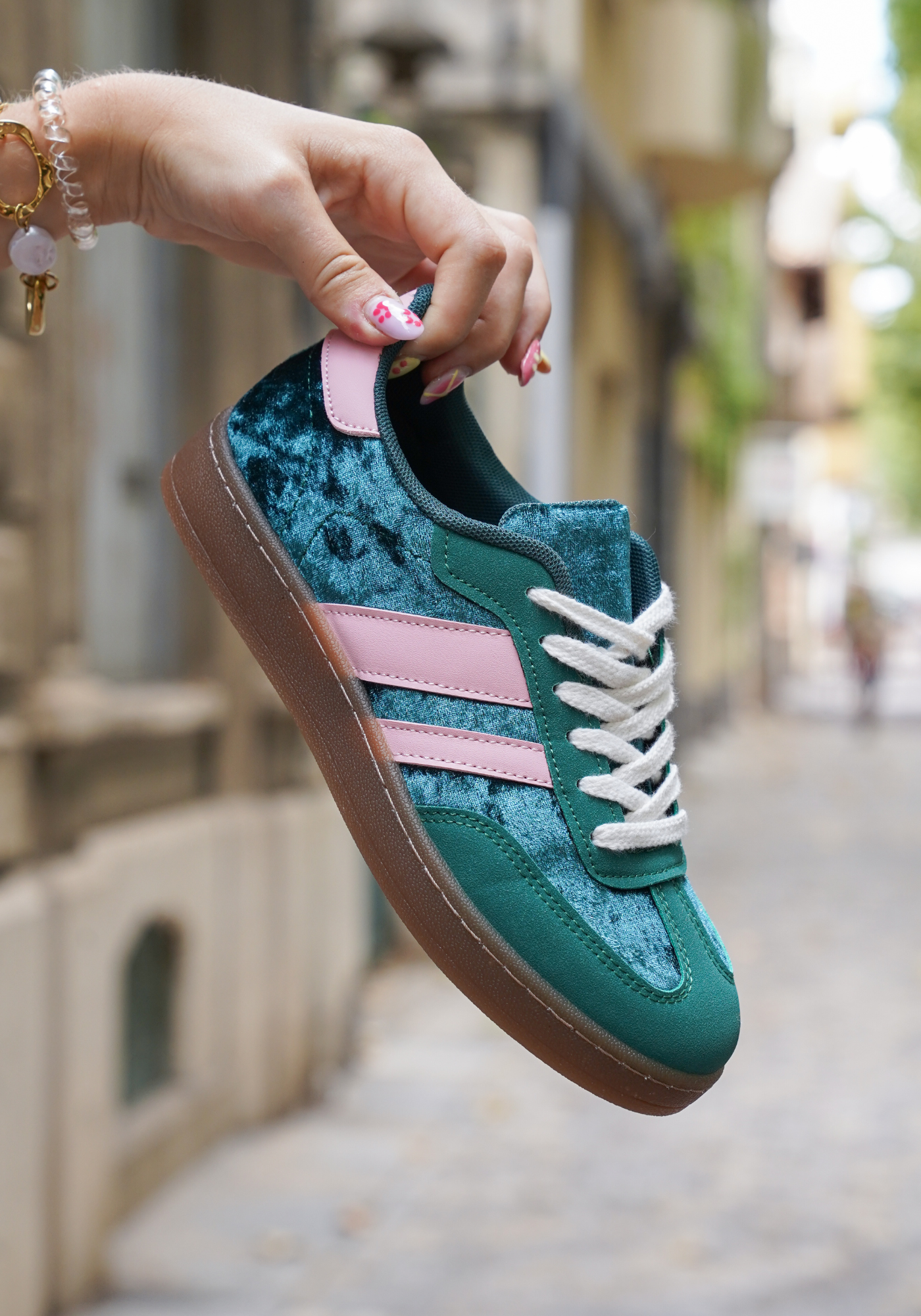 BASKETS VERTES ET ROSES A LACETS - Casualmode.fr