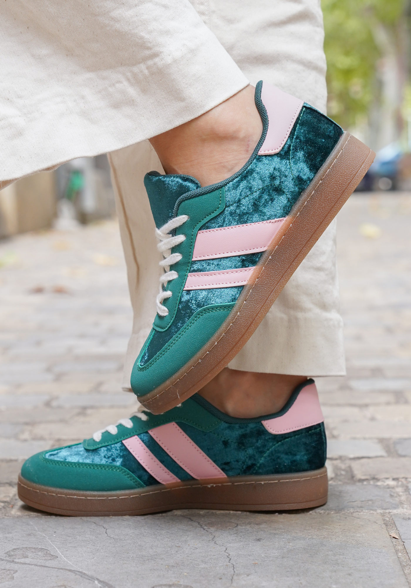 BASKETS VERTES ET ROSES A LACETS - Casualmode.fr