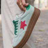 BASKETS VERT CLAIR ÉTOILE ROUGE – STYLE URBAIN CHIC - Casualmode.fr