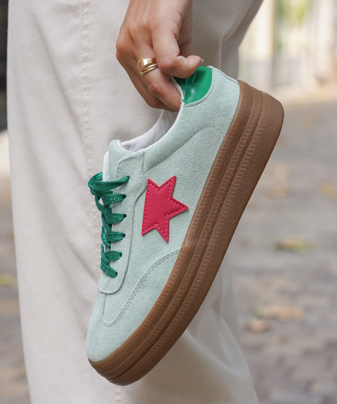 BASKETS VERT CLAIR ÉTOILE ROUGE – STYLE URBAIN CHIC - Casualmode.fr