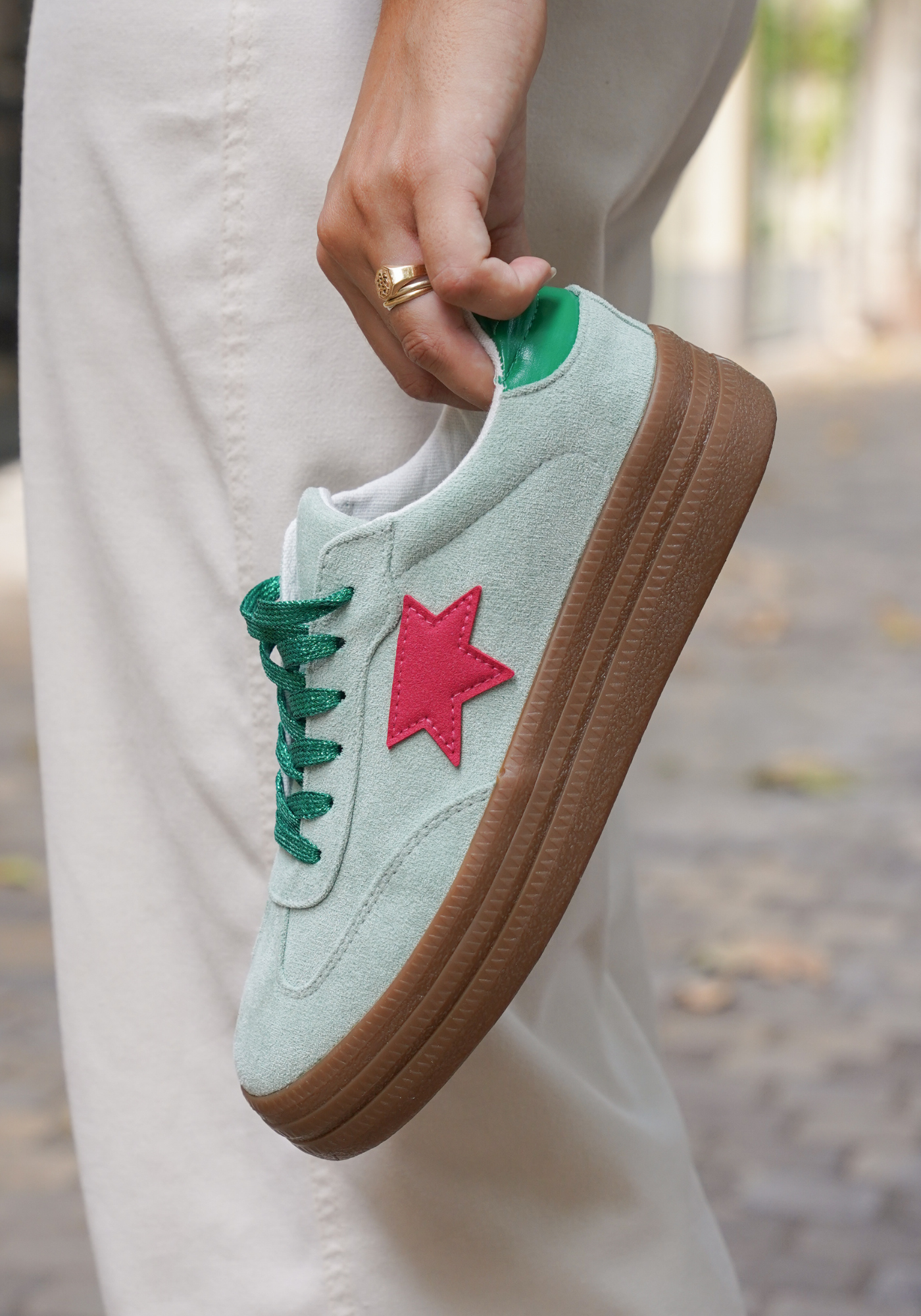 BASKETS VERT CLAIR ÉTOILE ROUGE – STYLE URBAIN CHIC - Casualmode.fr