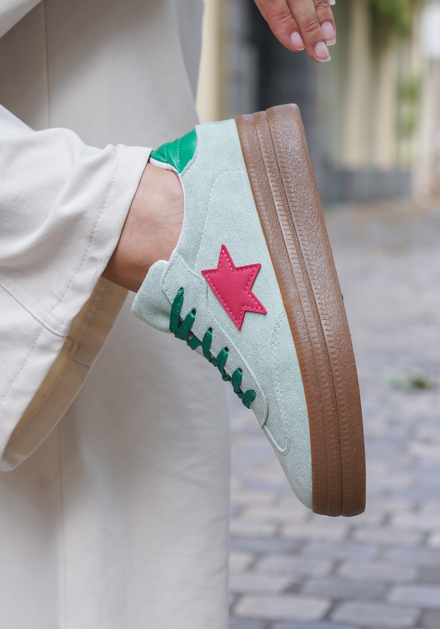 BASKETS VERT CLAIR ÉTOILE ROUGE – STYLE URBAIN CHIC - Casualmode.fr