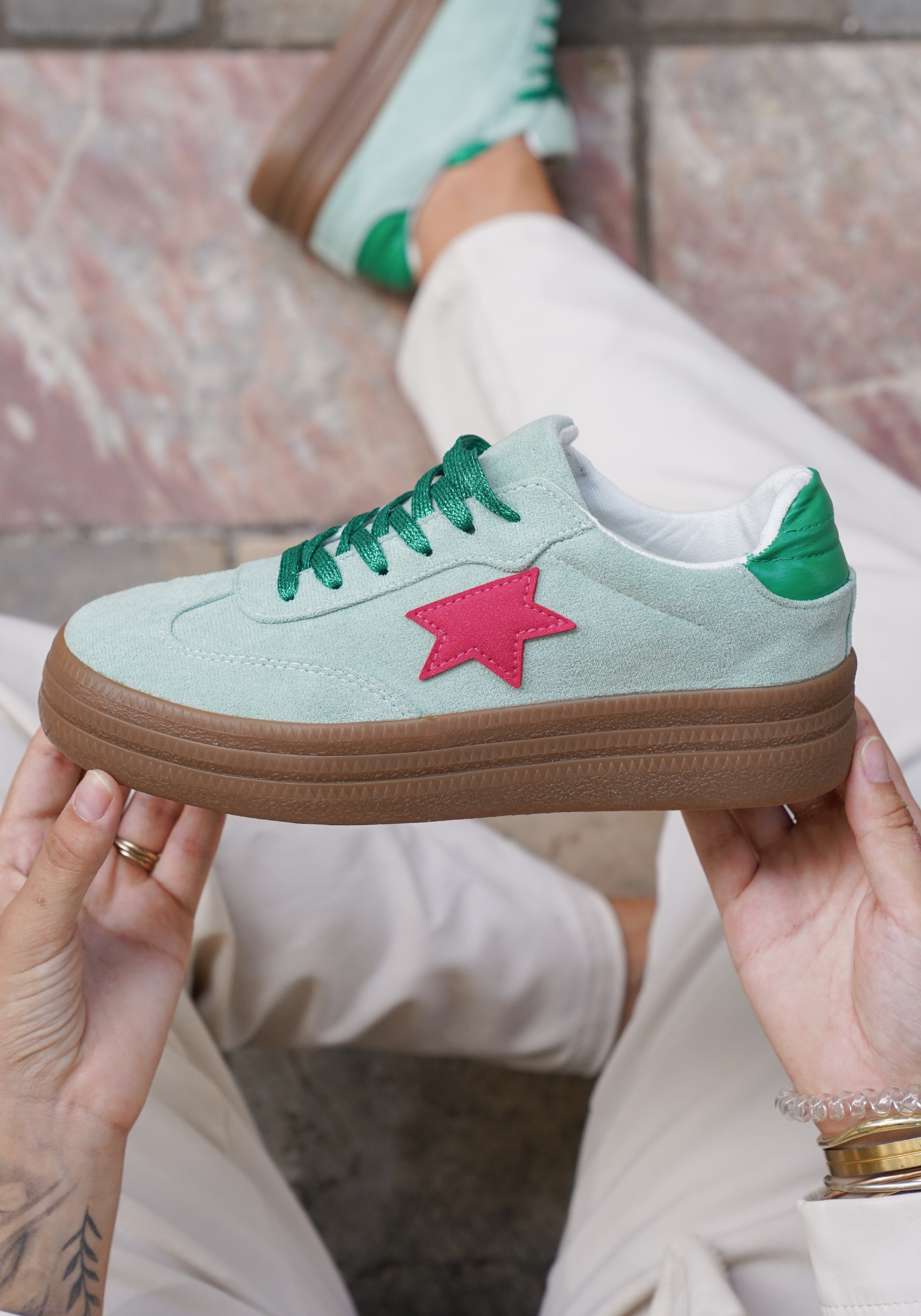 BASKETS VERT CLAIR ÉTOILE ROUGE – STYLE URBAIN CHIC - Casualmode.fr