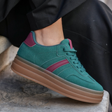 BASKETS VERT ÉMERAUDE AVEC DÉTAILS BORDEAUX - Casualmode.fr