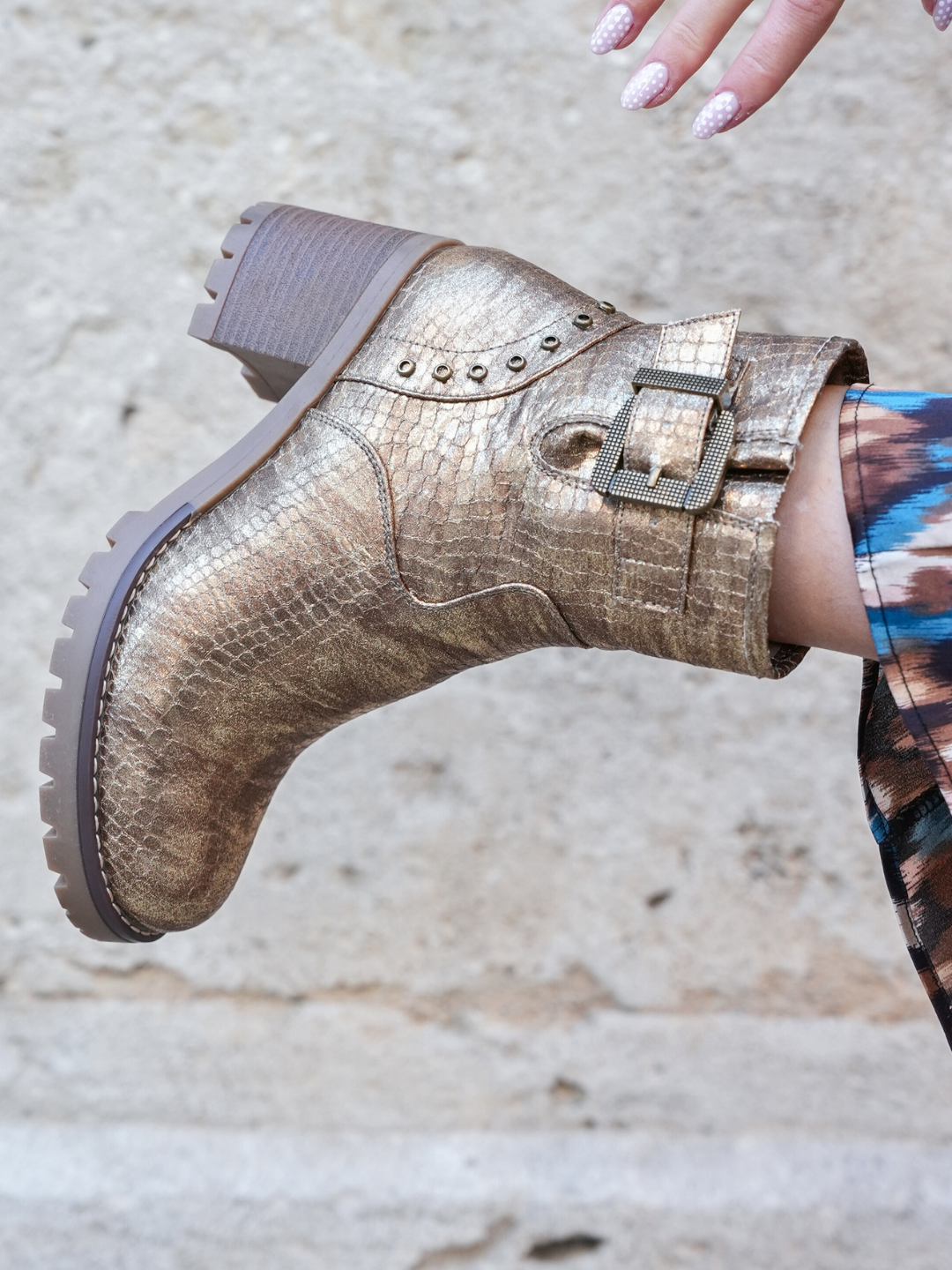 BOTTINES DORÉES EFFET CROCO À TALONS - Casualmode.fr