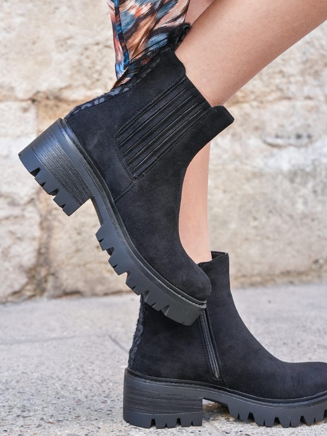 BOTTINES NOIRES EN SUÉDINE AVEC DOUBLURE FOURRÉE - Casualmode.fr