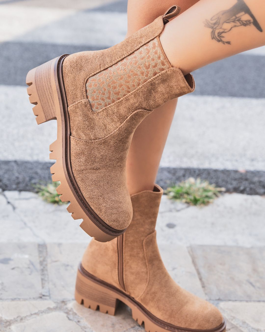 BOTTINES CAMEL AVEC ÉLASTIQUE IMPRIMÉ - Casualmode.fr