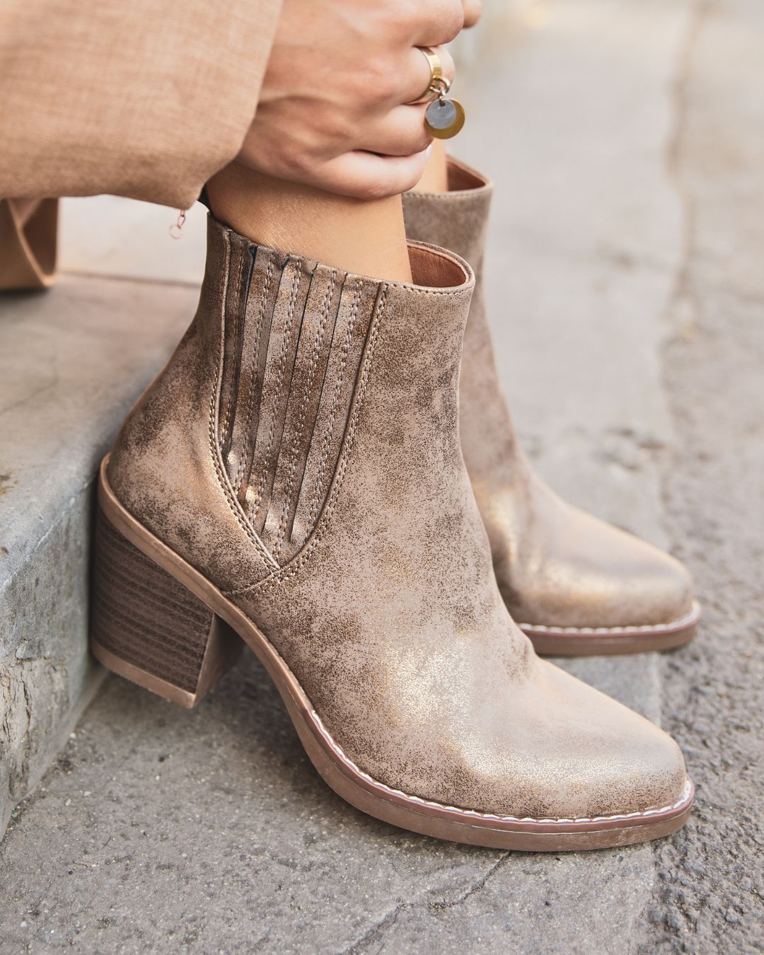 BOOTS FEMME À TALON BLOCS – STYLE WESTERN CHIC - Casualmode.fr