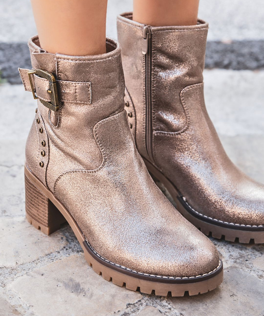 BOTTINES DORÉE À TALON AVEC BOUCLE - Casualmode.fr