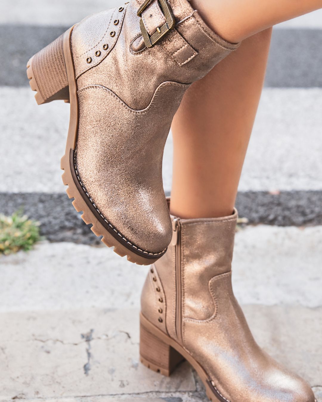 BOTTINES DORÉE À TALON AVEC BOUCLE - Casualmode.fr