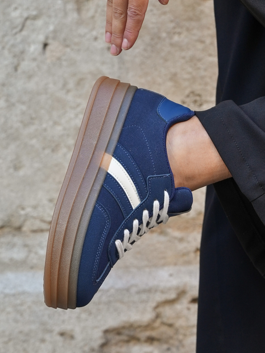 BASKETS PLATEFORME BLEU MARINE À SEMELLE EPAISSE - Casualmode.fr