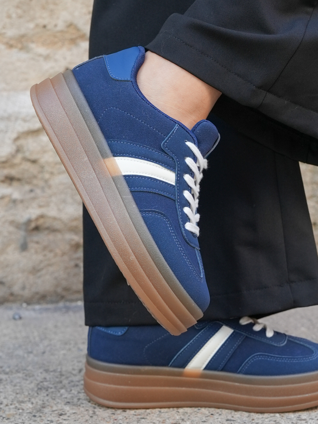 BASKETS PLATEFORME BLEU MARINE À SEMELLE EPAISSE - Casualmode.fr