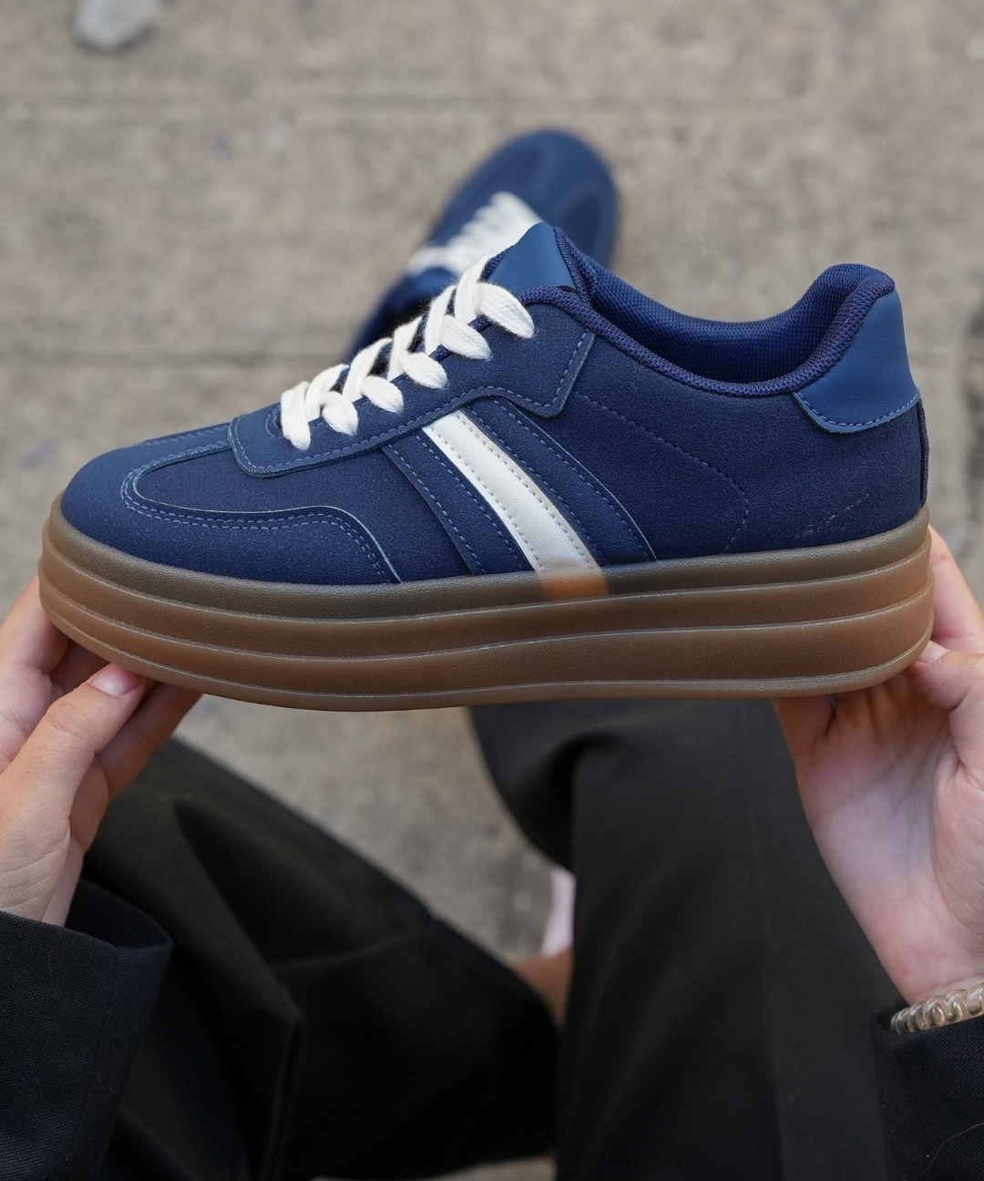 BASKETS PLATEFORME BLEU MARINE À SEMELLE EPAISSE - Casualmode.fr