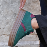 BASKETS VERT ÉMERAUDE AVEC DÉTAILS BORDEAUX - Casualmode.fr