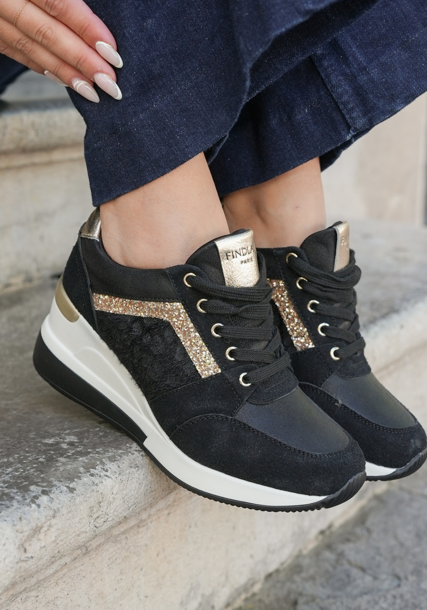 BASKETS COMPENSÉES NOIRES AVEC DÉTAILS PAILLETÉS - Casualmode.fr