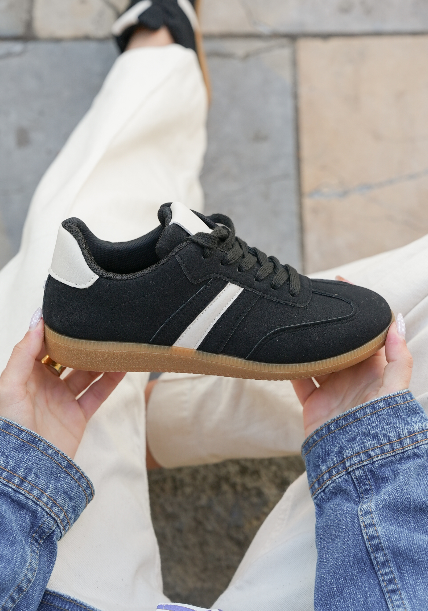 SNEAKERS NOIRES À BANDE BLANCHE STYLE RETRO - Casualmode.fr