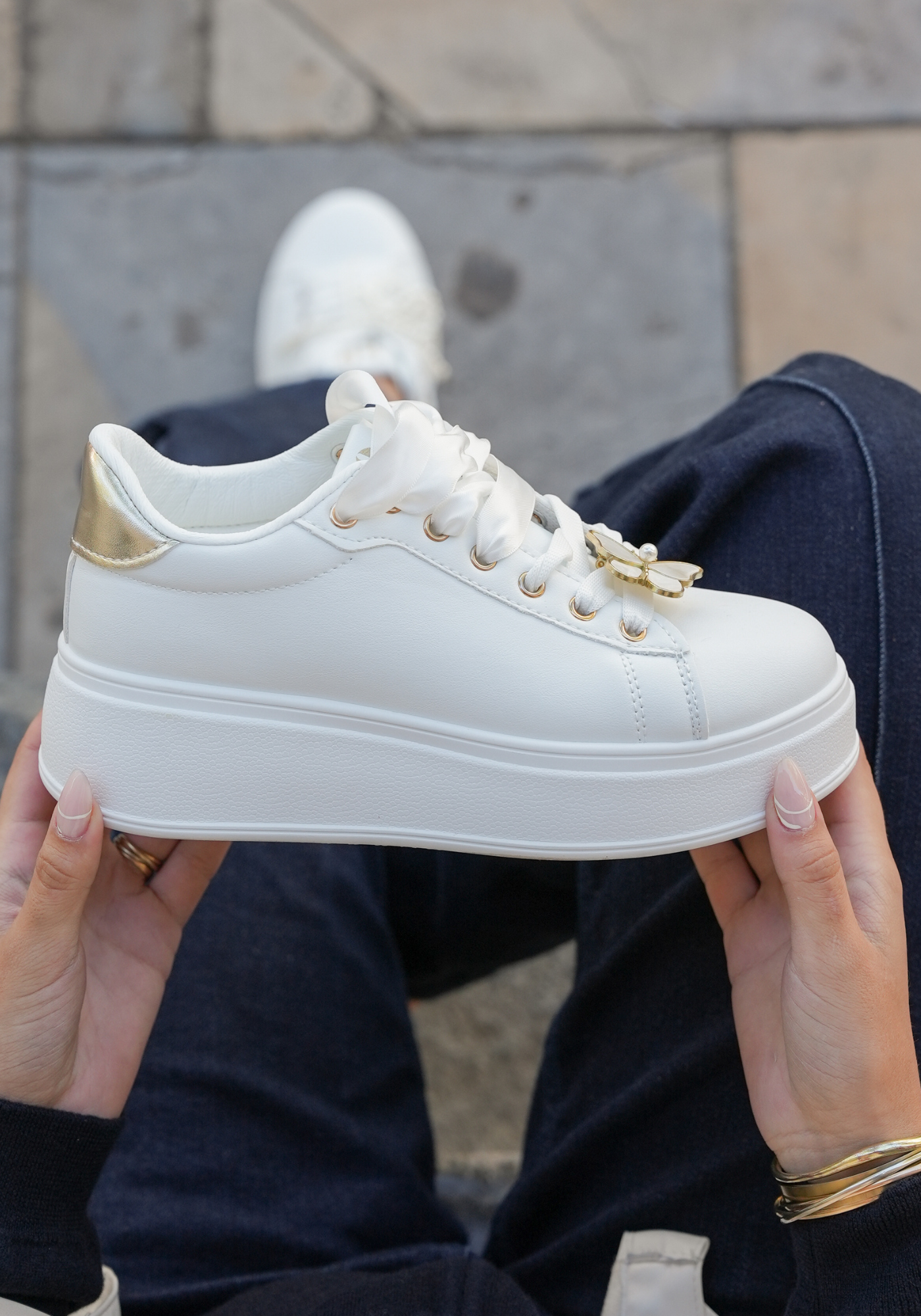 BASKETS FEMME BLANCHES PLATFORM À SEMELLE ÉPAISSE AVEC DÉTAILS DORÉS - Casualmode.fr