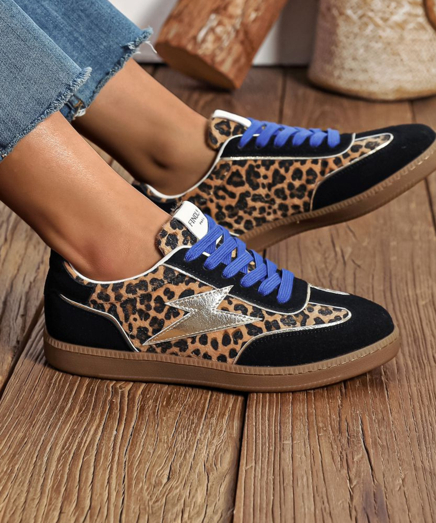 BASKET FEMME LÉOPARD NOIRE ÉTOILE ARGENTÉE À LACETS BLEUS - Casualmode.fr