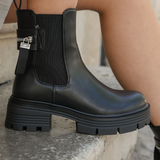 BOTTINES NOIRES CHELSEA – DÉTAIL MÉTALLIQUE - Casualmode.fr