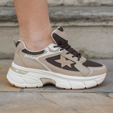 SNEAKERS BEIGE ET MARRON - Casualmode.fr