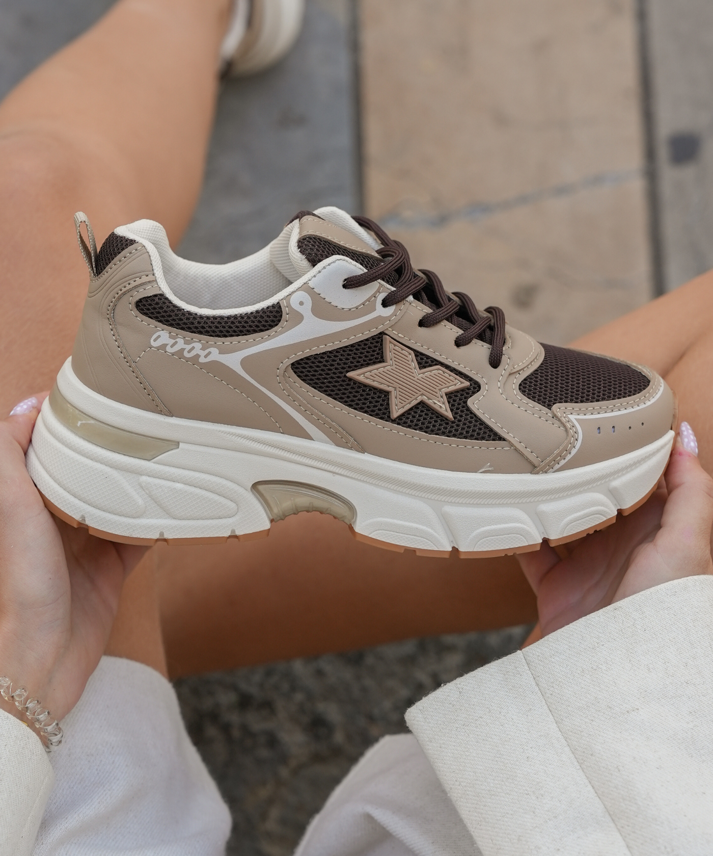 SNEAKERS BEIGE ET MARRON - Casualmode.fr