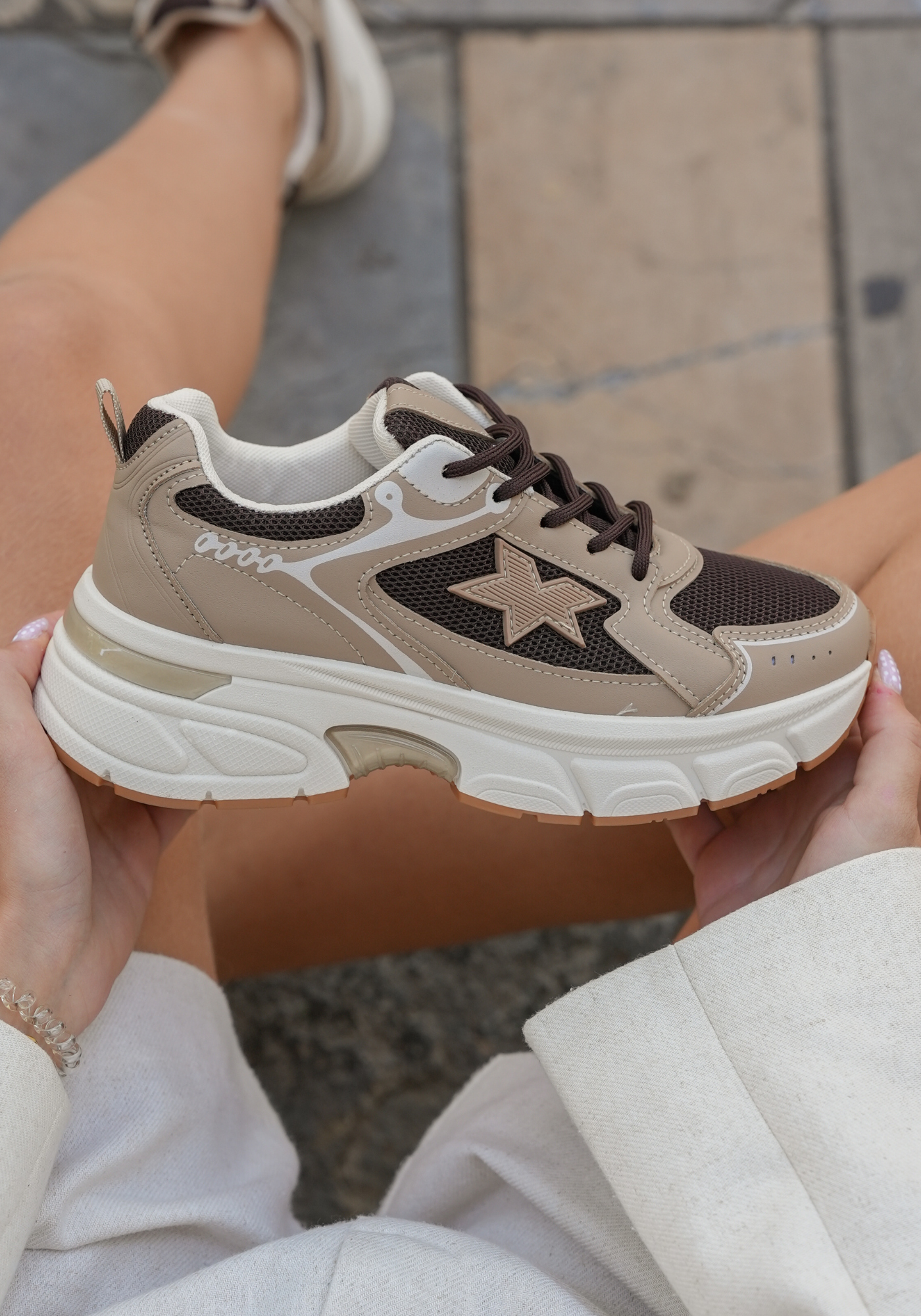 SNEAKERS BEIGE ET MARRON - Casualmode.fr