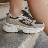 SNEAKERS BEIGE ET MARRON - Casualmode.fr