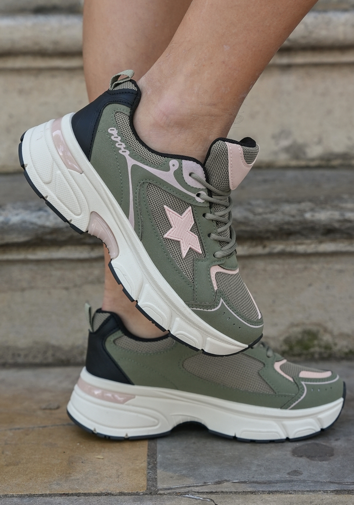 SNEAKERS ÉTOILE VERTES ET ROSES - Casualmode.fr