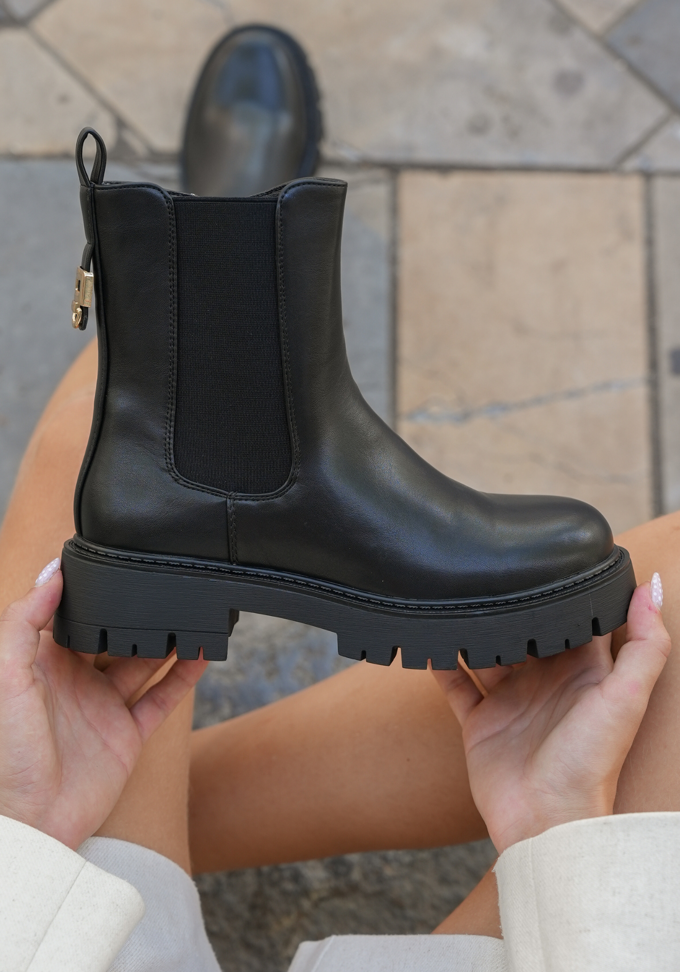 BOTTINES NOIRES CHELSEA – DÉTAIL ARRIÈRE LÉOPARD - Casualmode.fr