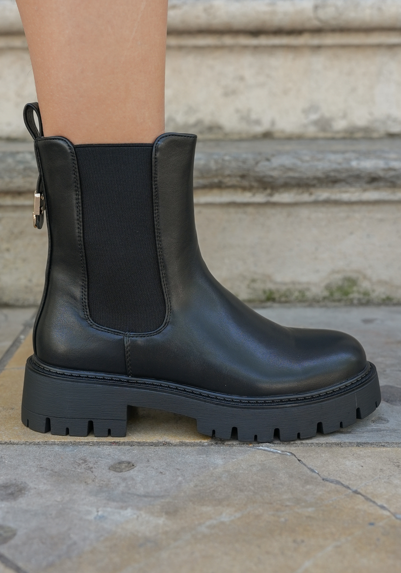 BOTTINES NOIRES CHELSEA – DÉTAIL ARRIÈRE LÉOPARD - Casualmode.fr