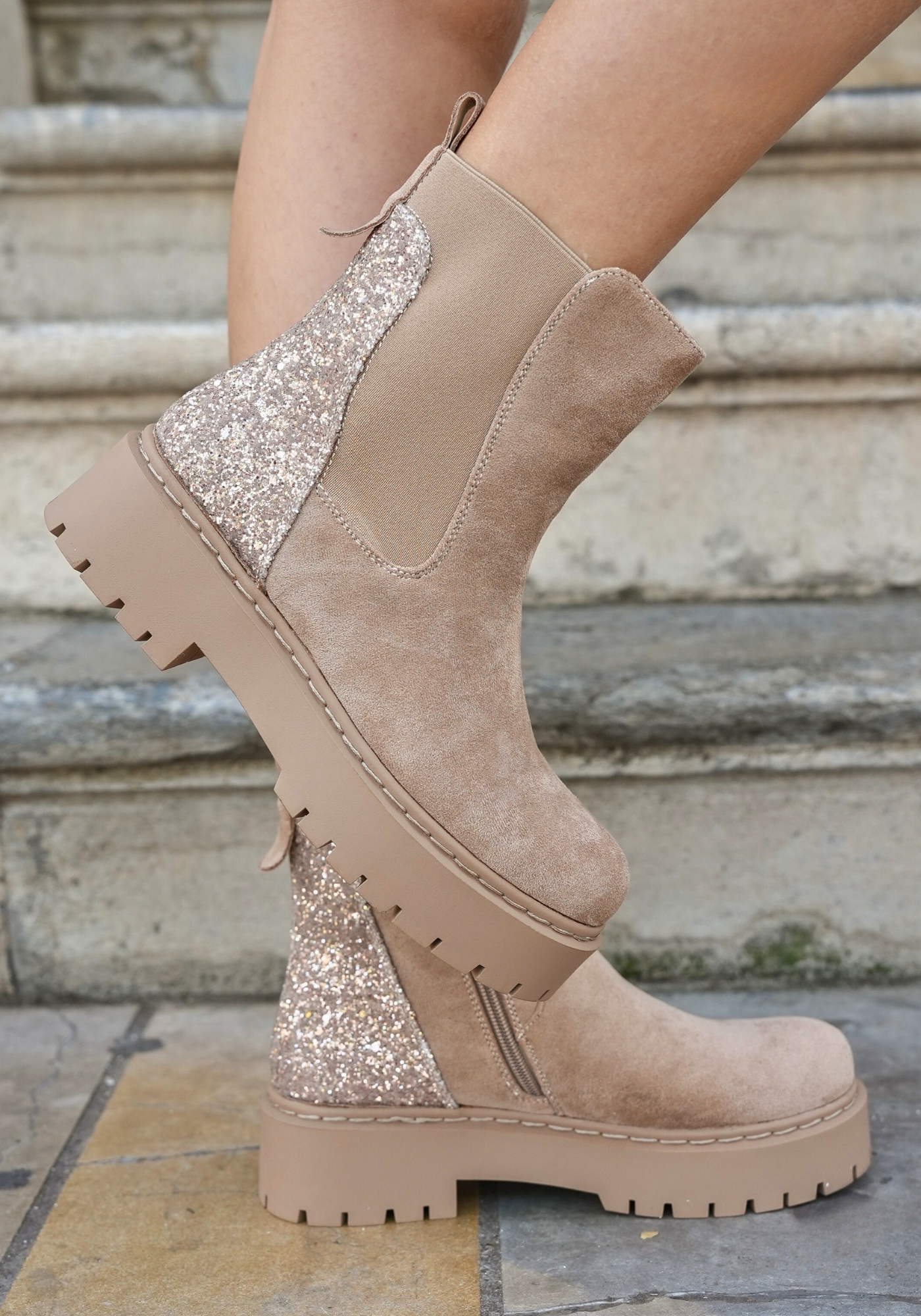 BOTTINES TAUPES CHELSEA – ARRIÈRE PAILLETTES - Casualmode.fr