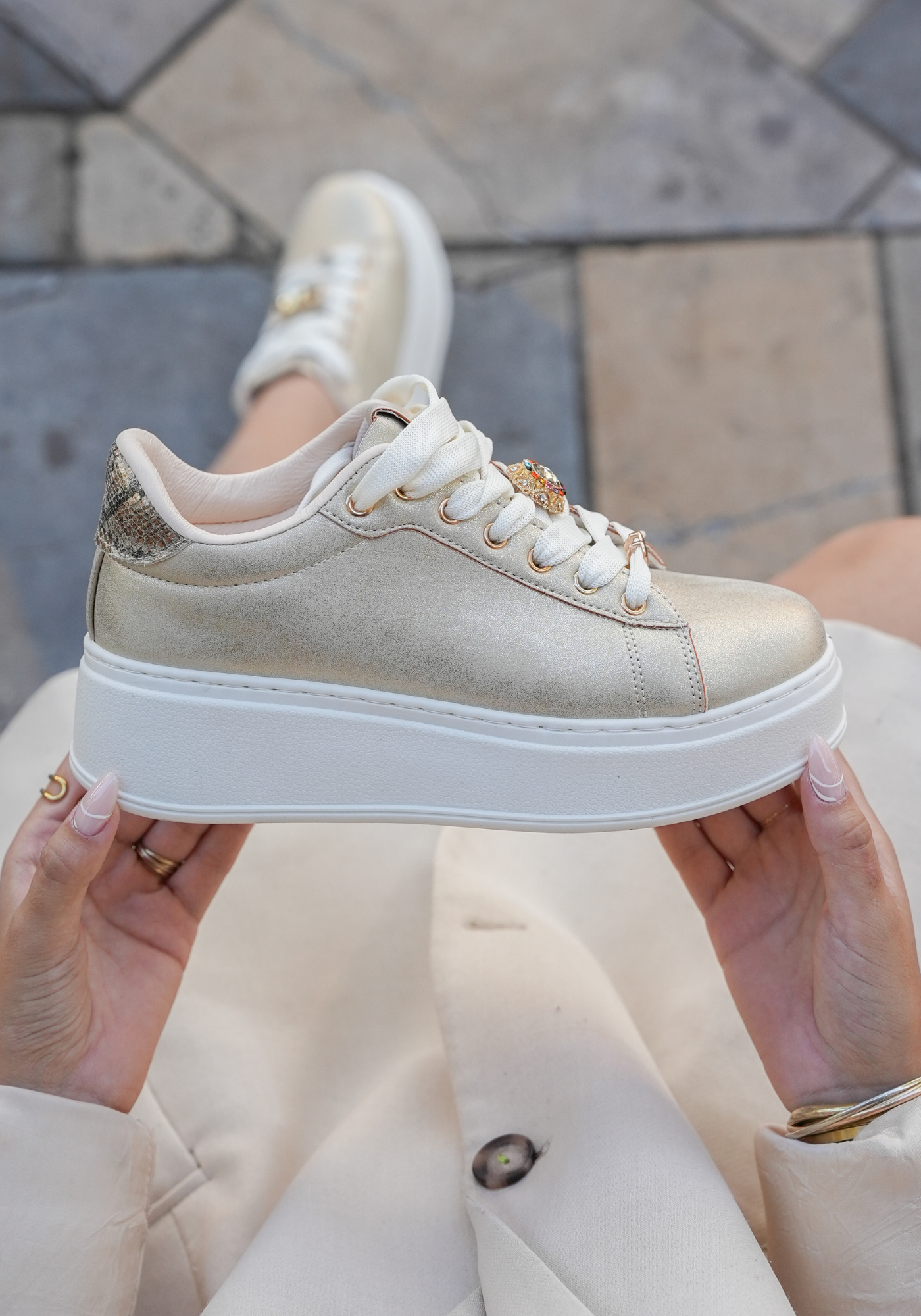 SNEAKERS PLATEFORME OR FEMME AVEC DÉTAIL BIJOU - Casualmode.fr